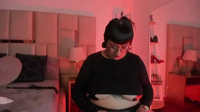 Violett Novoa online show from February 2, 8:07 pm