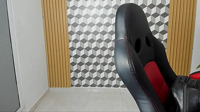 Snapshot of alice__brow chatting on October 4, 3:04 am alice brow online show from October 4, 3:04 am