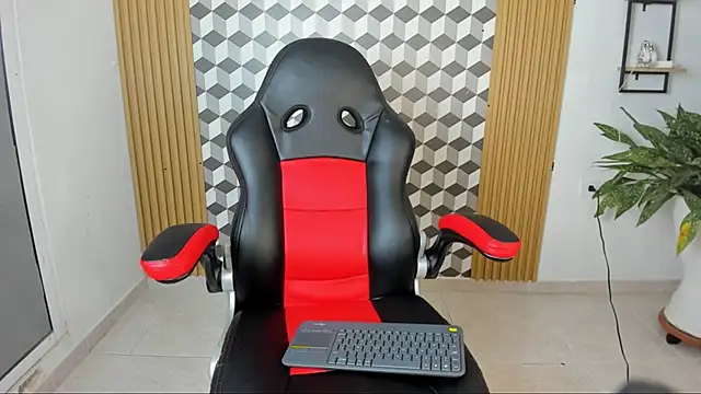 Snapshot of alice__brow chatting on October 11, 4:22 am alice brow online show from October 11, 4:22 am