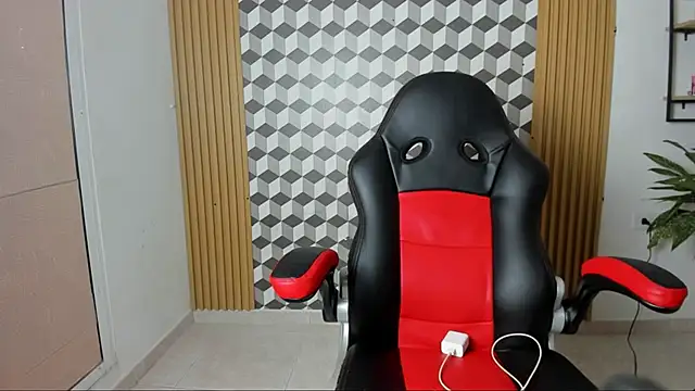 Snapshot of alice__brow chatting on October 12, 5:23 pm alice brow online show from October 12, 5:23 pm