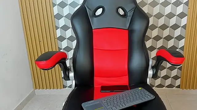 Snapshot of alice__brow chatting on October 21, 2:07 pm alice brow online show from October 21, 2:07 pm