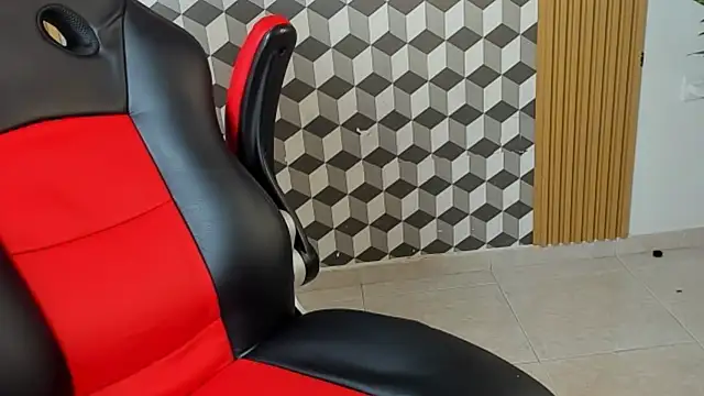 Snapshot of alice__brow chatting on October 22, 5:52 am alice brow online show from October 22, 5:52 am