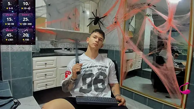 Snapshot of Thomas_moon chatting on October 8, 11:52 am Thomas moon online show from October 8, 11:52 am