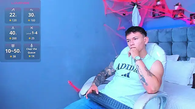 Snapshot of Thomas_moon chatting on October 11, 11:53 am Thomas moon online show from October 11, 11:53 am