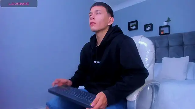 Thomas moon online show from December 3, 12:36 pm