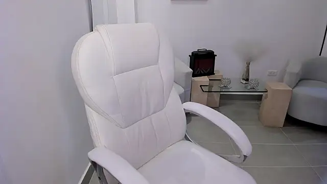 Snapshot of Karliie_kloss_ chatting on October 9, 5:27 am Karliie kloss online show from October 9, 5:27 am