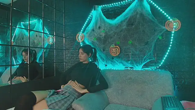 HellAndDante  online show from October 27, 10:25 pm