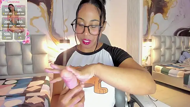 Elowen Clark online show from September 23, 8:23 pm