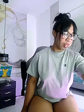 Elowen Clark online show from September 30, 7:08 pm