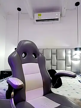 Elowen Clark online show from March 23, 7:29 pm