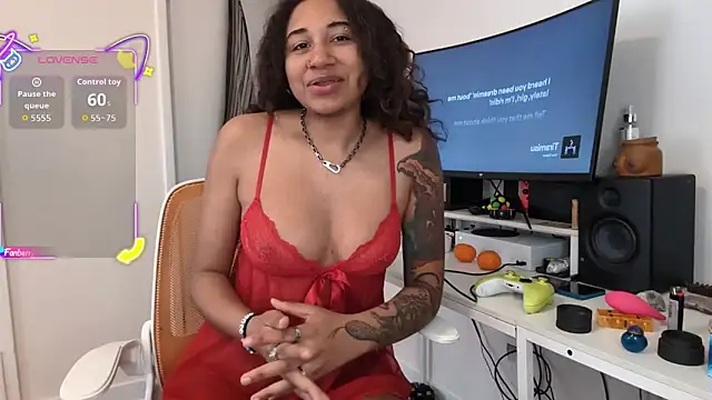 onlystrings online show from February 13, 11:12 pm