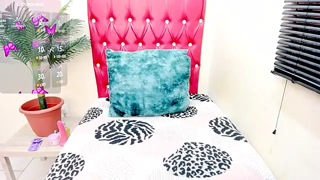 Strawberry Lips online show from October 15, 4:23 am