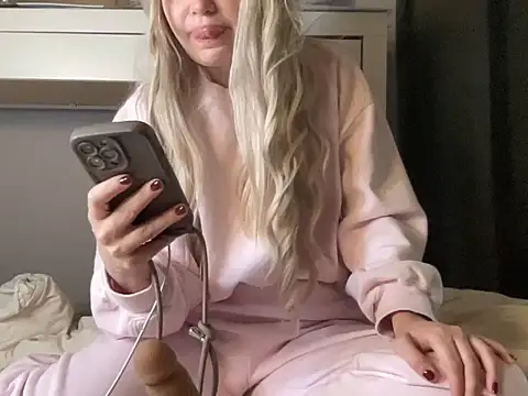 Wodkarella online show from October 9, 6:33 am