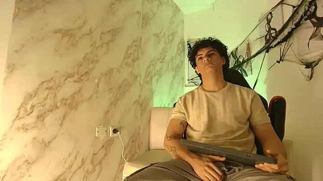 mikey banji online show from November 3, 1:01 pm