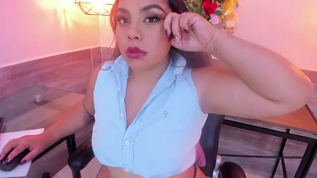 MiaMoxxy online show from November 1, 11:45 am