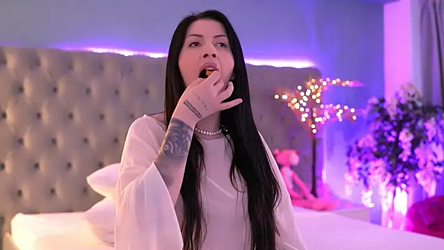 Snapshot of SofiBabe chatting on March 31, 5:30 am SofiBabe online show from March 31, 5:30 am