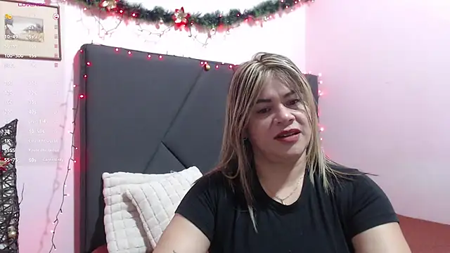 pamela echeverria online show from December 3, 10:24 am