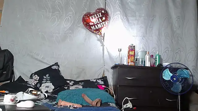 Snapshot of CataleyaRosee chatting on March 30, 6:36 am CataleyaRosee online show from March 30, 6:36 am