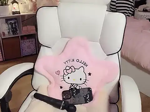 Snapshot of keelinnn19 chatting on January 6, 8:12 pm keelinnn19 online show from January 6, 8:12 pm