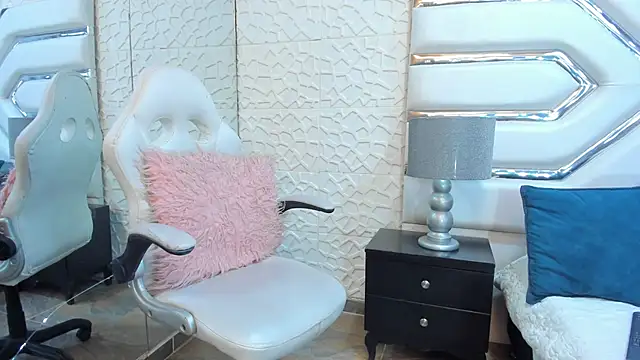 Snapshot of TatiLee chatting on October 18, 1:45 pm TatiLee online show from October 18, 1:45 pm