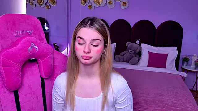 SweetyLicky online show from November 25, 4:18 pm