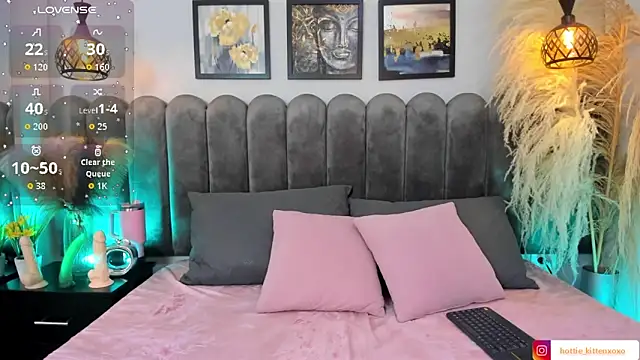 Viollet xoxo online show from September 30, 8:14 pm