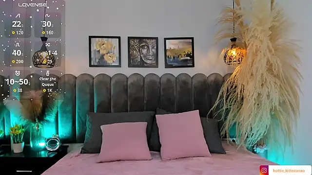 Viollet xoxo online show from October 1, 9:43 pm