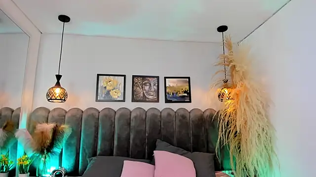 Viollet xoxo online show from October 3, 8:28 pm