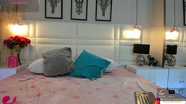 Viollet xoxo online show from October 27, 8:57 pm