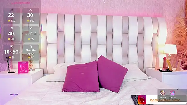 Viollet xoxo online show from February 3, 8:03 pm