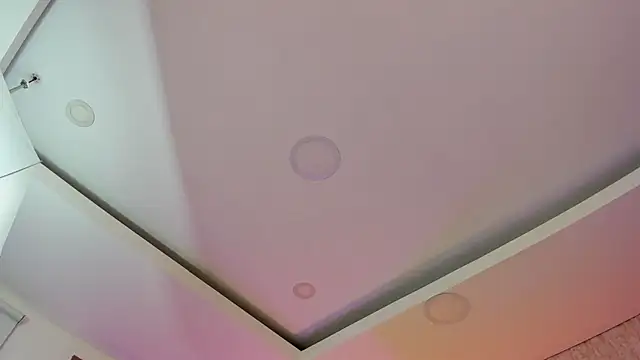 Snapshot of Viollet_xoxo chatting on February 16, 7:43 pm Viollet xoxo online show from February 16, 7:43 pm