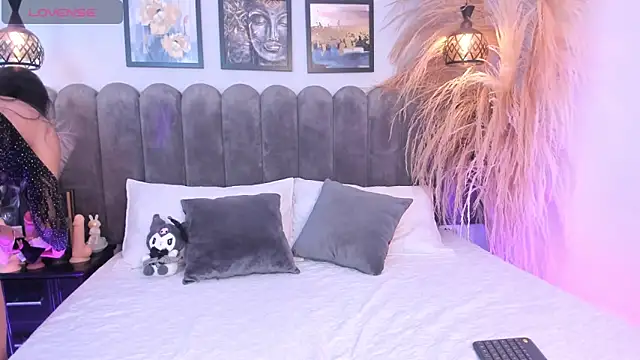 Snapshot of Viollet_xoxo chatting on March 22, 12:19 pm Viollet xoxo online show from March 22, 12:19 pm