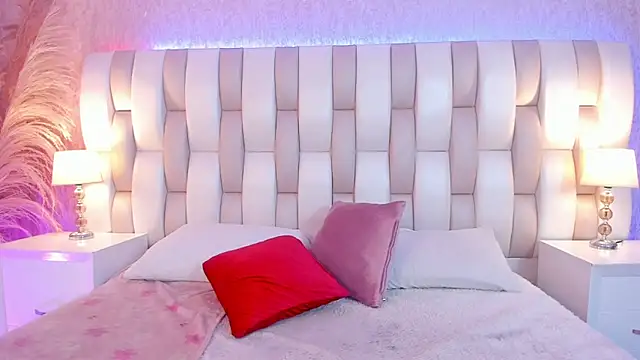 Snapshot of Viollet_xoxo chatting on March 24, 8:14 pm Viollet xoxo online show from March 24, 8:14 pm