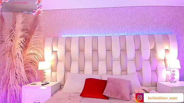 Snapshot of Viollet_xoxo chatting on March 26, 8:03 pm Viollet xoxo online show from March 26, 8:03 pm