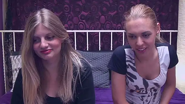 Snapshot of BlondeWitches chatting on September 23, 10:46 pm BlondeWitches online show from September 23, 10:46 pm