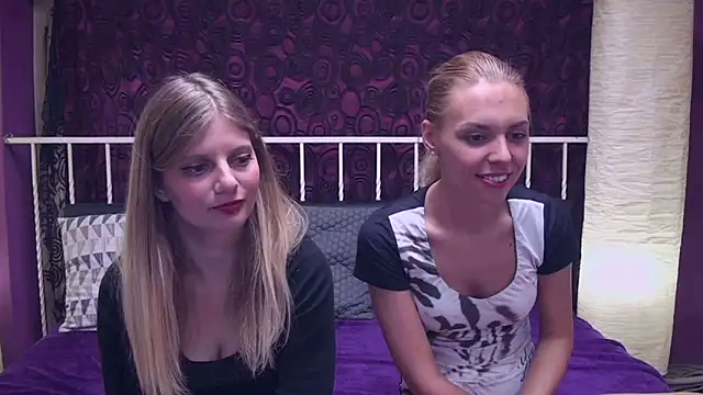 Snapshot of BlondeWitches chatting on November 8, 12:05 pm BlondeWitches online show from November 8, 12:05 pm