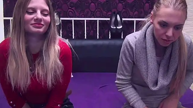 Snapshot of BlondeWitches chatting on November 25, 10:04 am BlondeWitches online show from November 25, 10:04 am