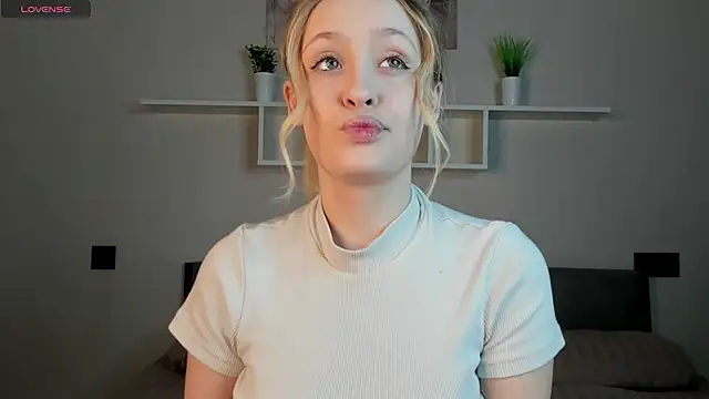 Julliakoill online show from November 4, 6:23 am