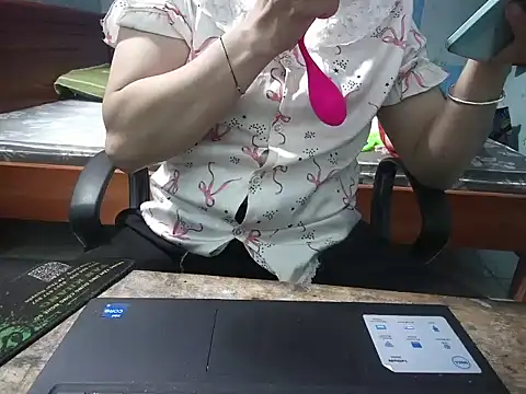 Snapshot of Xue_weng chatting on May 8, 12:32 pm Xue weng online show from May 8, 12:32 pm