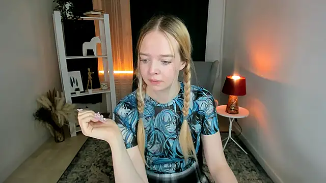 BellaMontgomery online show from December 14, 10:25 pm