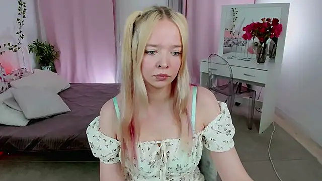 BellaMontgomery online show from February 8, 4:43 pm