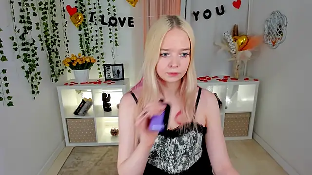 BellaMontgomery online show from February 9, 4:44 pm