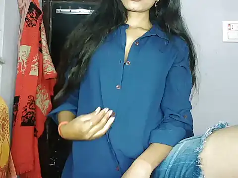 ROSE GOLDE online show from December 20, 8:10 am