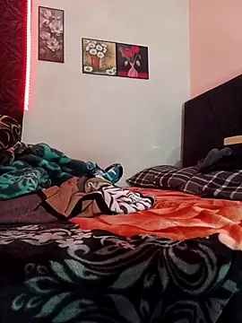 hot-twin online show from December 3, 8:29 pm