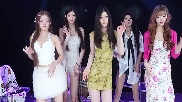 EYgirl222 online show from March 18, 7:33 am