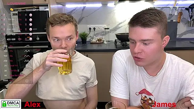 Snapshot of holy_eggs_02 chatting on October 23, 5:55 pm holy eggs 02 online show from October 23, 5:55 pm