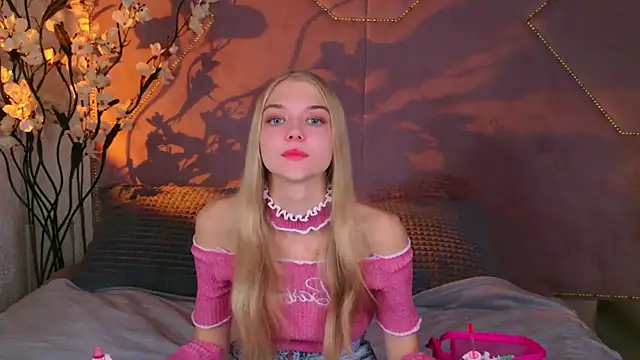 Snapshot of 4example_Chloe chatting on September 30, 10:53 am 4example Chloe online show from September 30, 10:53 am