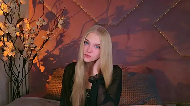 Snapshot of 4example_Chloe chatting on October 1, 10:43 am 4example Chloe online show from October 1, 10:43 am