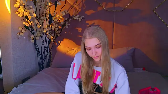 Snapshot of 4example_Chloe chatting on November 11, 10:48 am 4example Chloe online show from November 11, 10:48 am