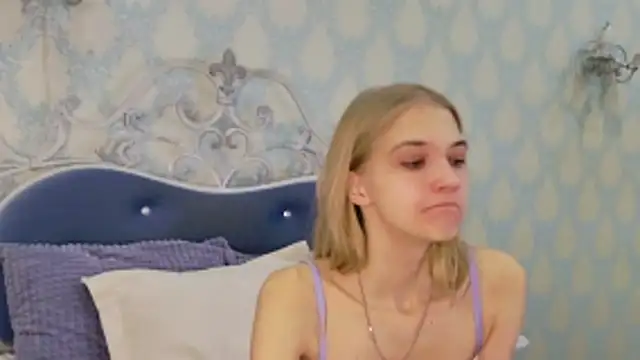 Snapshot of 4example_Chloe chatting on November 19, 10:48 am 4example Chloe online show from November 19, 10:48 am